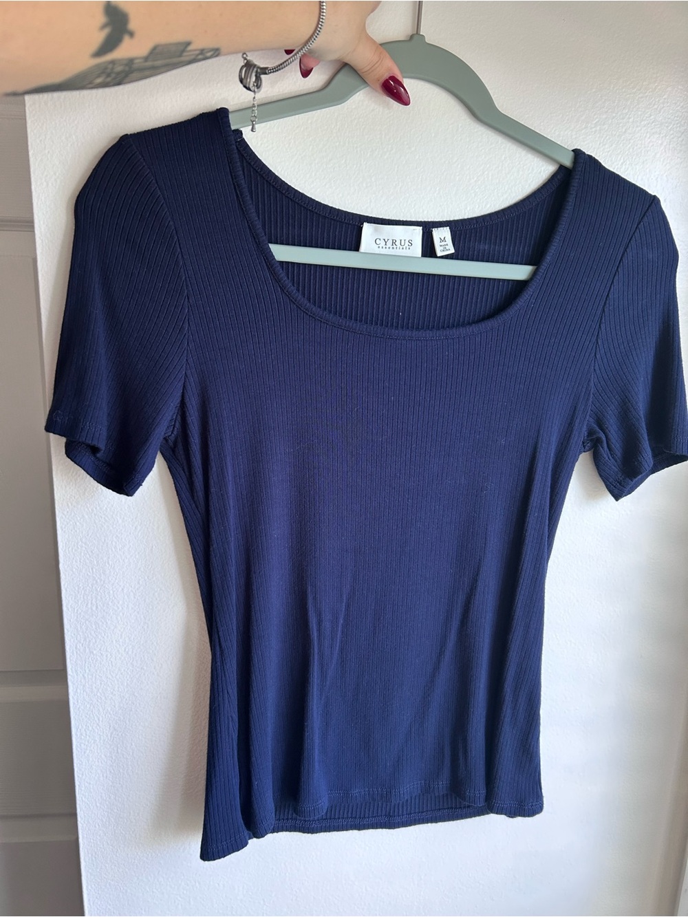 Cyrus Ribbed Scoop Neck Short Sleeve Top - Navy Blue Size Medium Stretchy